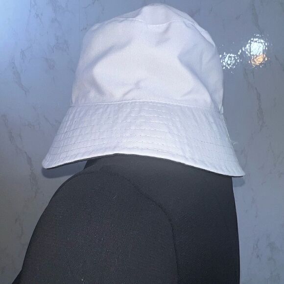 NWT Reversible Alice & Olivia Bucket Hat - Picture 5 of 7